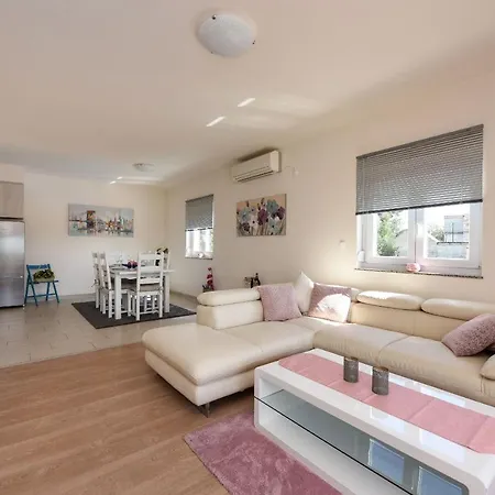 Delmonicos Zadarvillas *