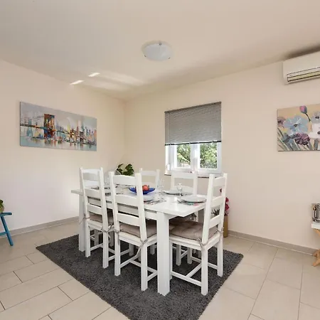 Delmonicos Zadarvillas *