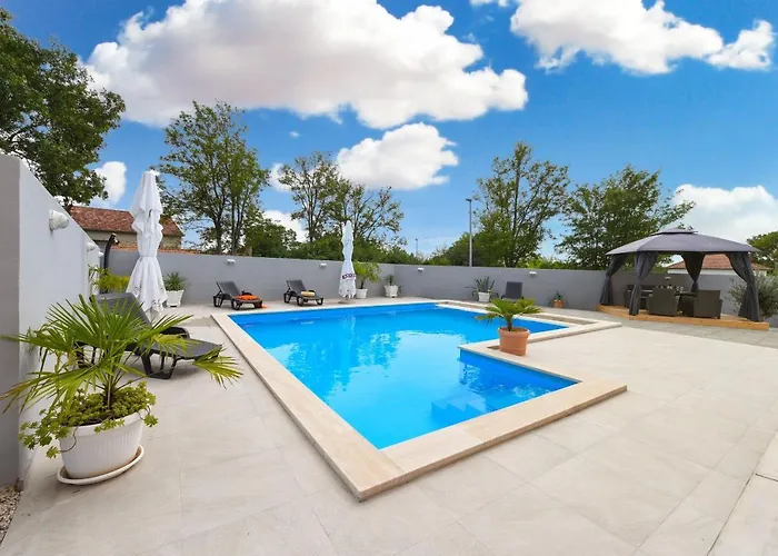 Delmonicos Zadarvillas