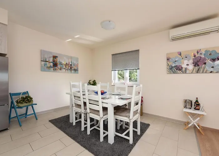 Delmonicos Zadarvillas *