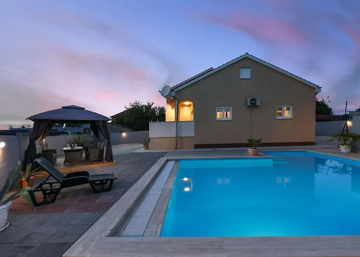 Vila Delmonicos Zadarvillas *