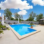 Delmonicos Zadarvillas