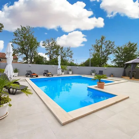 Delmonicos Zadarvillas