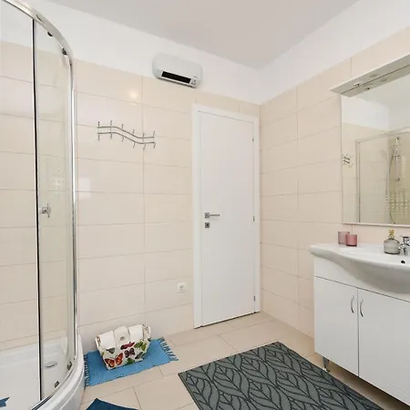 Delmonicos Zadarvillas Brisevo