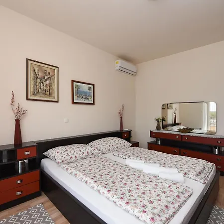 Delmonicos Zadarvillas Brisevo