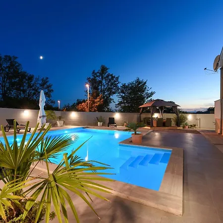 Delmonicos Zadarvillas וילה